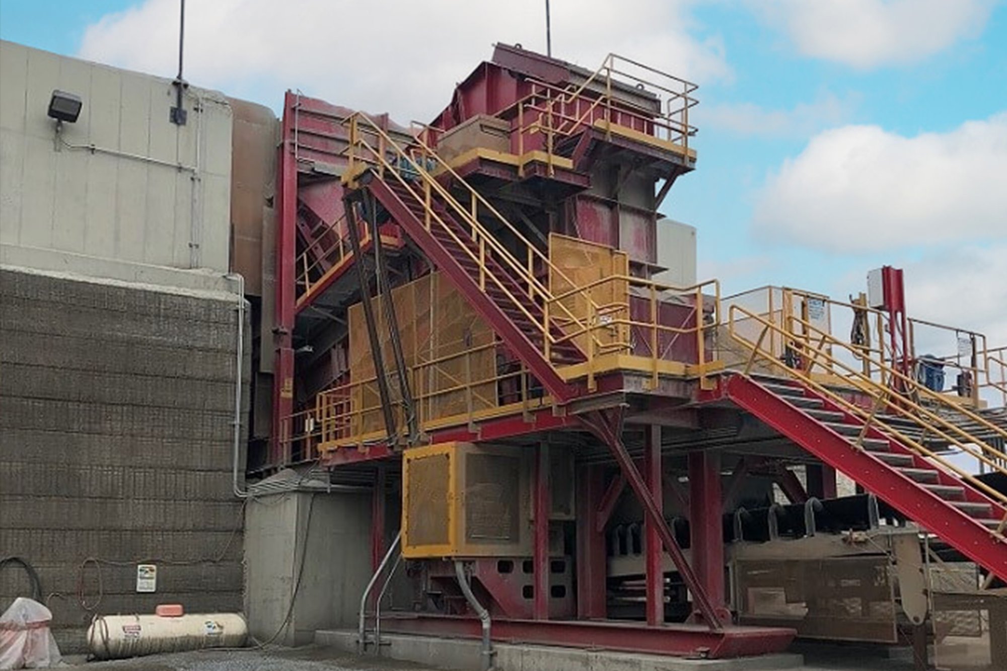 Apron-feeder-roll-crusher